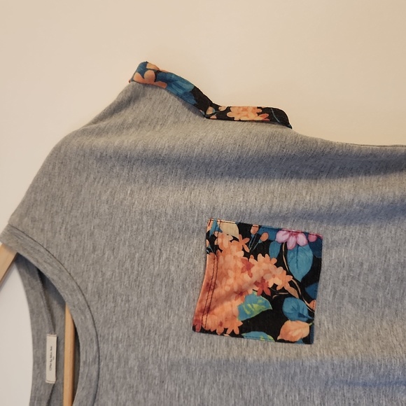 Floral Accents Jersey Stretch Light Heather Grey Top - Picture 2 of 2